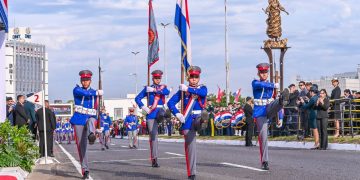 Asunción celebra su aniversario con un masivo despliegue patriótico, religioso y cultural