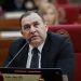 Senador propone duplicar el impuesto al tabaco para financiar la salud pública