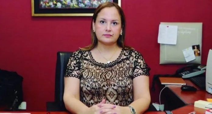 Fiscala dice que testigos complican la situación del senador Hernán Rivas en el juicio por su título