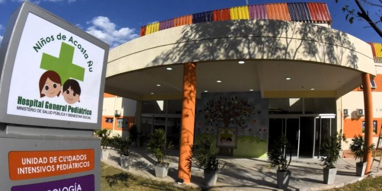 Médicos del Acosta Ñu recrudecen la protesta e inician entrega de renuncias