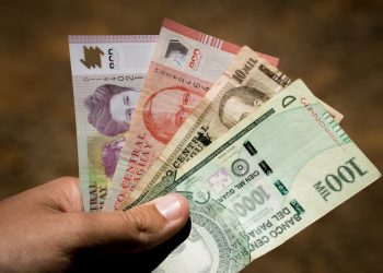 Según Bloomberg Línea, el guaraní avanza frente al dólar apoyado en el mayor comercio exterior y la solidez fiscal