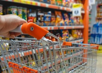 Los precios bajaron levemente en julio impulsados por ofertas en carnes y combustibles