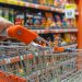 Los precios bajaron levemente en julio impulsados por ofertas en carnes y combustibles