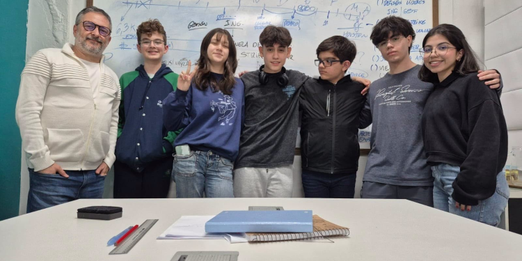 Paraguay prepara su debut en la mayor competencia escolar de robótica