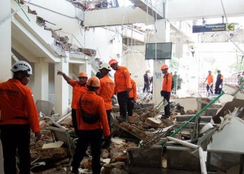 Al menos 38 muertos y 2.000 evacuados por un terremoto de 7,7 en Indonesia