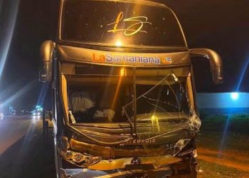 Choque entre automóvil y colectivo deja un herido grave en Santa Rosa del Aguaray