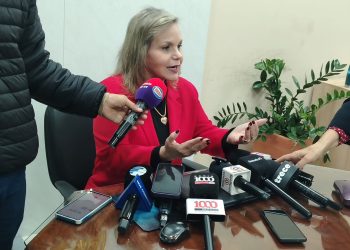 Lilian Samaniego insta a Wiens a someterse a la justicia y tilda de populista la propuesta de salud oficialista