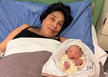 Mabel cumplió el sueño de ser mamá a los 62 años