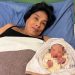 Mabel cumplió el sueño de ser mamá a los 62 años