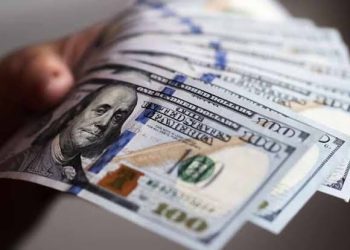 Diputados insta al BCP y al Ejecutivo a intervenir ante la caída del dólar