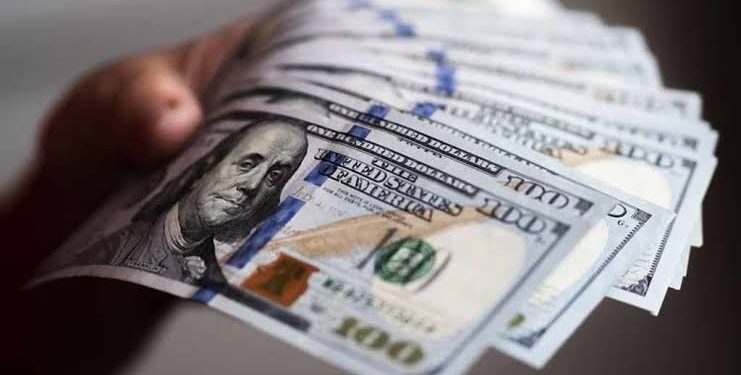Diputados insta al BCP y al Ejecutivo a intervenir ante la caída del dólar