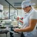 Empleo creció impulsado por microempresas y el sector servicios, según DENDE