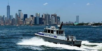 Dos muertos tras volcar una embarcación en el puerto de Nueva York