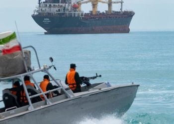 Petróleo respira tras acuerdo entre Irán y Omán, pero Ormuz continúa sin operar