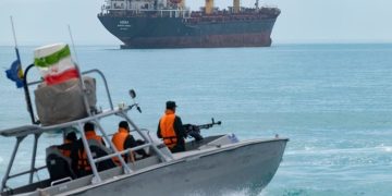 Petróleo respira tras acuerdo entre Irán y Omán, pero Ormuz continúa sin operar