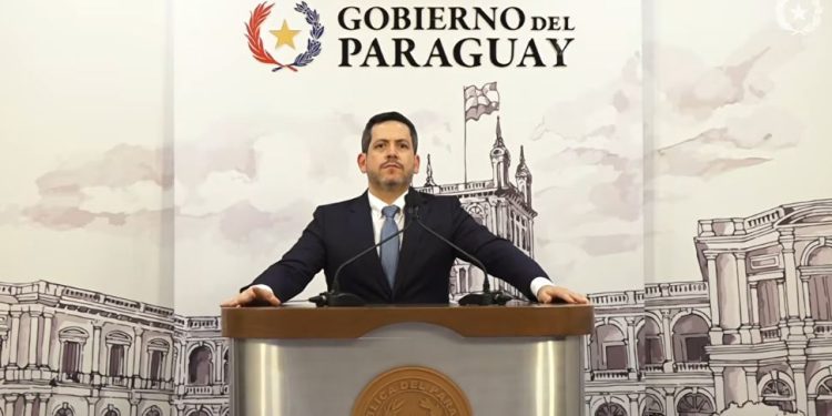 Avanzan negociaciones entre el Ejecutivo y el gremio médico para frenar la medida de fuerza