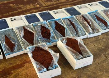 Descubrieron «celulares» que en realidad eran cajas llenas de tierra