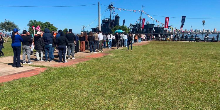 Más de 2.800 personas recorrieron buques de la Armada en Encarnación