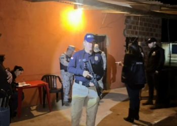 Allanan vivienda y detienen a un hombre investigado por coacción sexual en General Aquino