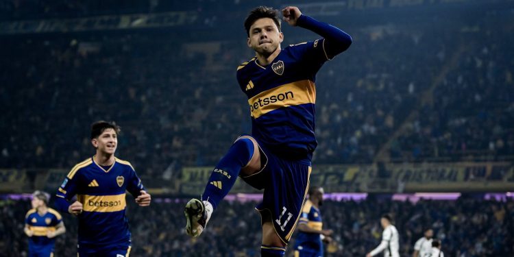 Ángel Romero se destapó con un doblete y su Boca sigue de racha