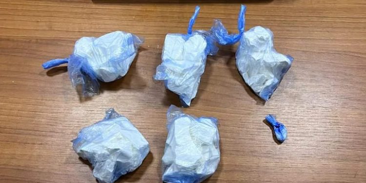 Aprehenden a dos hombres con casi medio kilo de presunta cocaína en San Lorenzo
