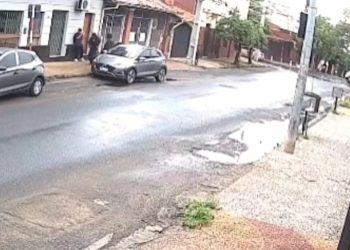 Adolescente fue atacado a machetazo durante un asalto en Asunción
