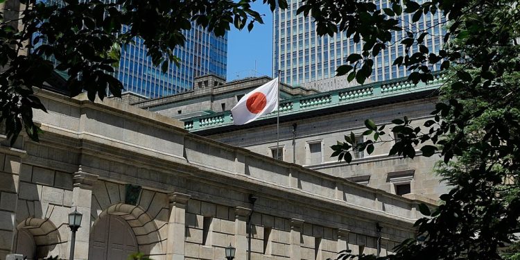 Japón elevó tasas de interés a su nivel más alto en 31 años para frenar la inflación