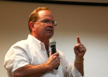 Camilo Pérez promete limpieza, reparación de calles y digitalización para los primeros 100 días