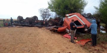 Conductor brasileño muere tras vuelco de camión en Cedrales