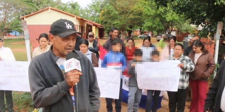 Comunidad educativa de Santa Rosa del Aguaray cierra escuelas en protesta por falta de rubros e infraestructura