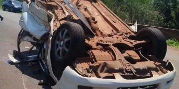 Cinco heridos tras aparatoso vuelco en Colonia Sommerfeld