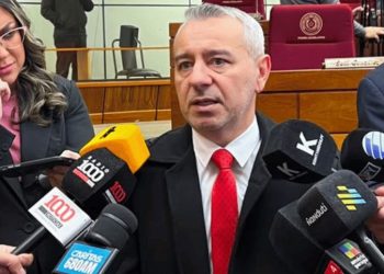 Diputado califica de «reacción natural» el escrache al presidente Santiago Peña
