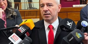 Diputado califica de «reacción natural» el escrache al presidente Santiago Peña