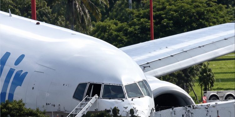 Cinco muertos tras despiste de un avión de carga en Miami