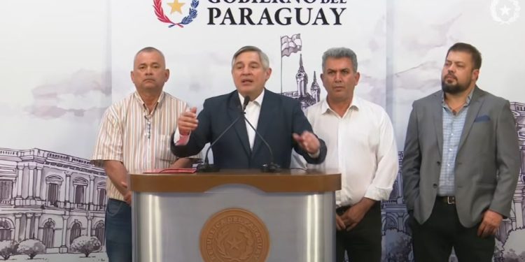 Gobierno y la FEP firman acuerdo y desactivan en parte la huelga docente