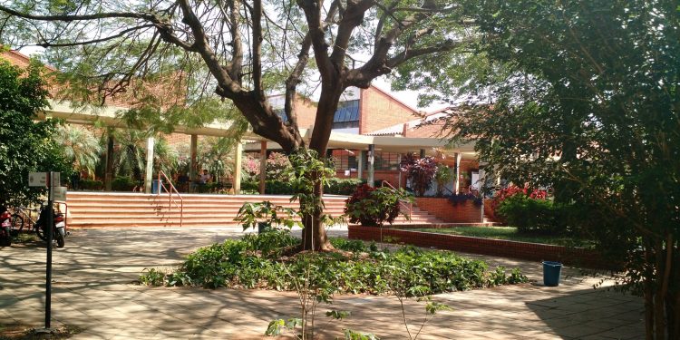 Denuncian violencia digital y montajes con IA contra estudiantes de la UNA