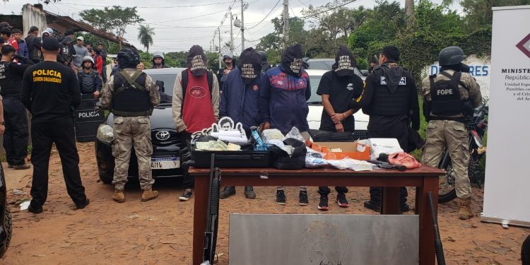 Cuatro detenidos y bienes por USD 1,5 millones incautados tras allanamientos en Guarambaré