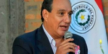 Hugo Javier ya puede alimentarse por sus propios medios