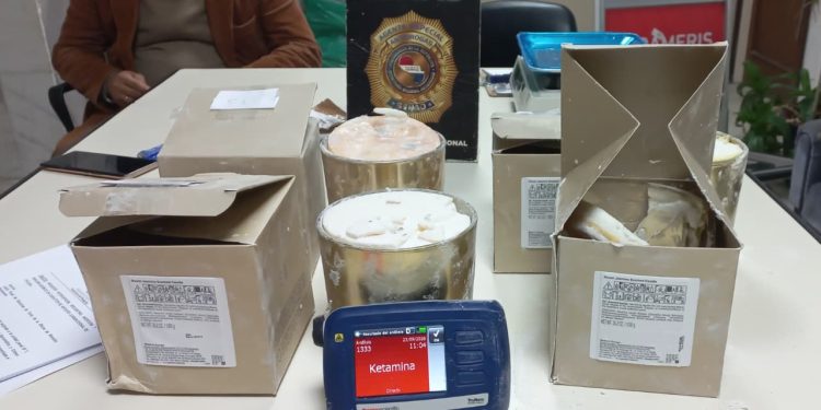 Incautan 8,7 kilos de ketamina ocultos en velas aromáticas