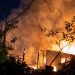 Un hombre murió atrapado en un incendio que consumió cinco viviendas