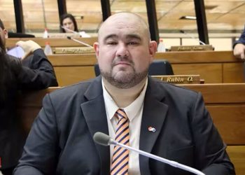 Diputado afirma que el alcohol genera peores consecuencias sociales que la marihuana