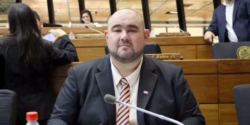 Diputado afirma que el alcohol genera peores consecuencias sociales que la marihuana