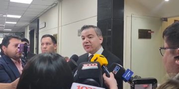 Titular de ANEAES cuestiona inscripción del título de Hernán Rivas: “Esto no es un error”