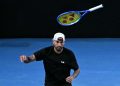 Kyrgios acepta una suspensión de un mes por consumir cocaína y ya puede jugar de nuevo