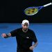 Kyrgios acepta una suspensión de un mes por consumir cocaína y ya puede jugar de nuevo