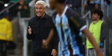 Estafador se hizo pasar por deté de Gremio y engañó a jugadores para pedirles dinero