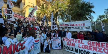 Bioquímicos anuncian asamblea para definir eventual paro nacional de laboratorios