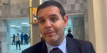Riera calificó de «paradigmática» la condena a Rivas y pidió desmantelar red de títulos falsos