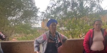 Cuchillo en mano, mujer quería ingresar al hospital para ver a Hugo Javier