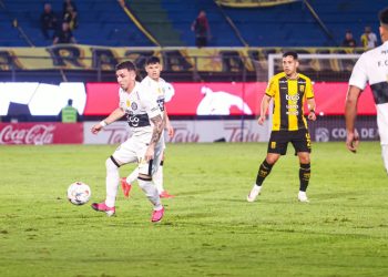 Olimpia empata sobre el final y se frena con Guarani